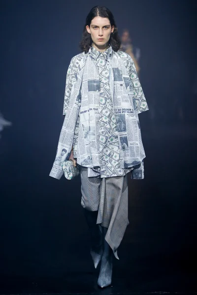 Look 28